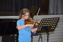 Anna-Marie Binzer (5u), Violine 
